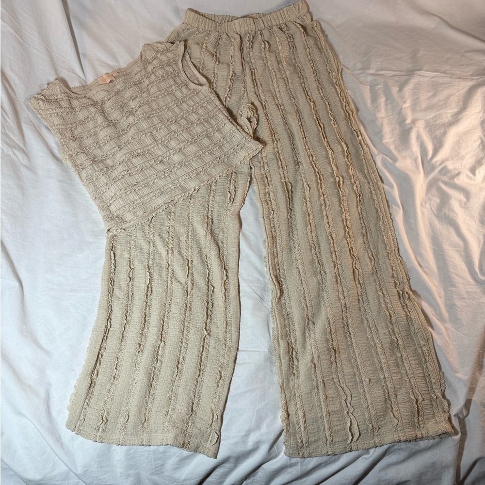 Women's Cream Textured Pants & Top Set - Picture 2 of 13